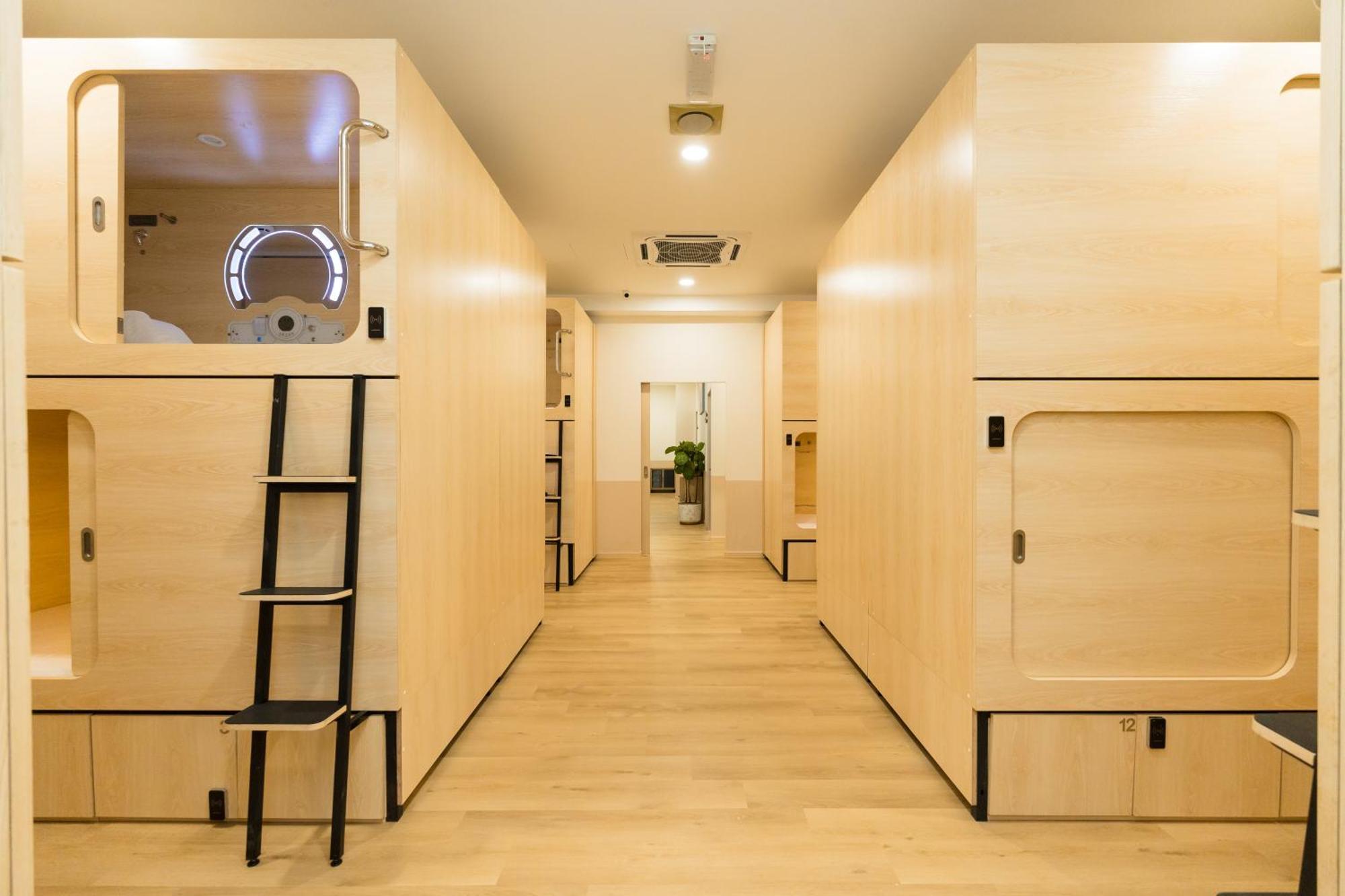 Luma Nest Capsules Hotel kapsul *