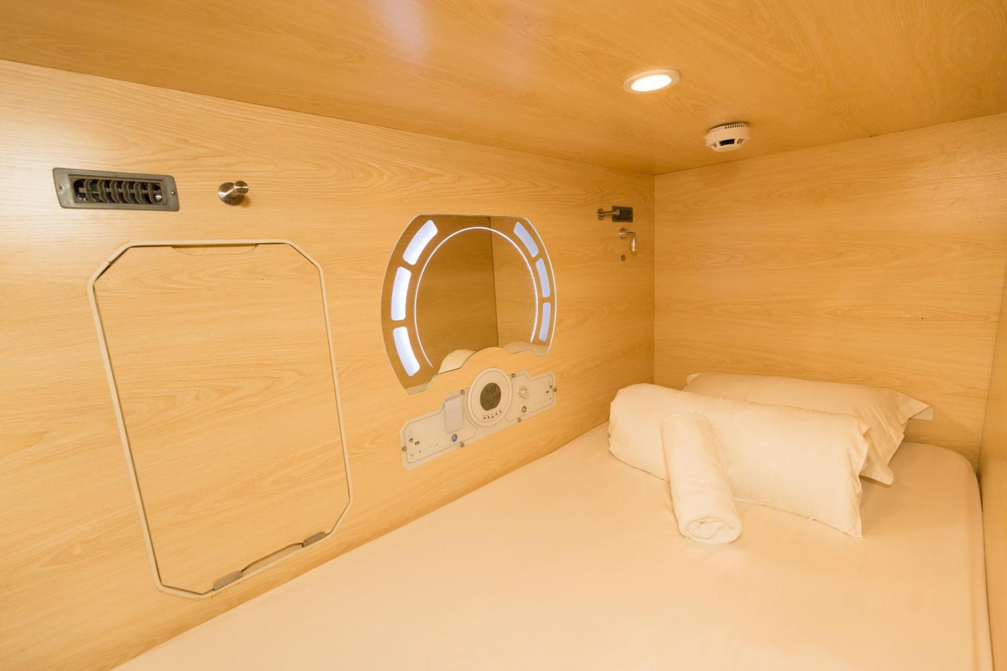 Luma Nest Capsules Hotel kapsul *